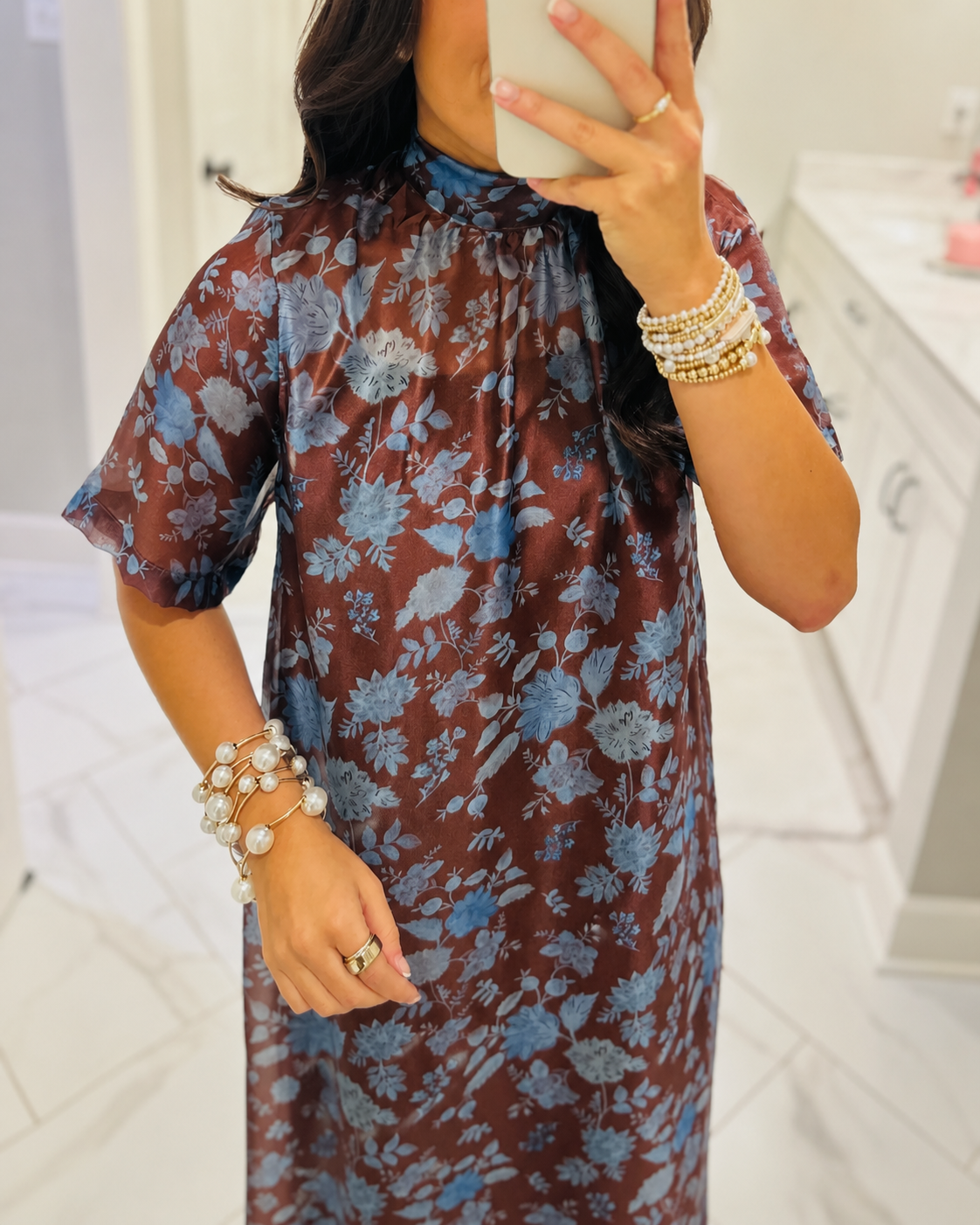 Vintage Floral Ruffle Maxi Dress。