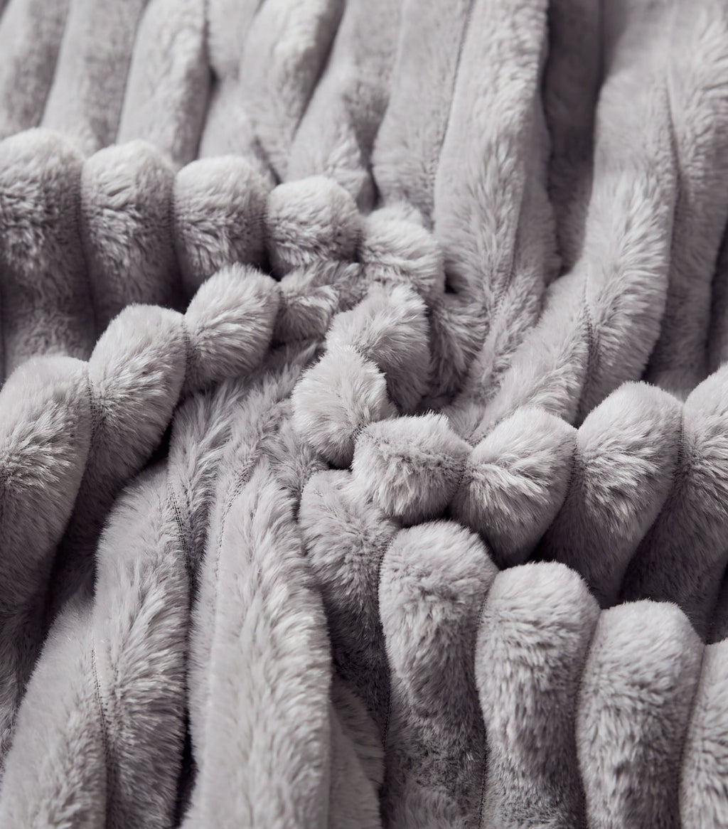 Pluffi Fleece Blanket