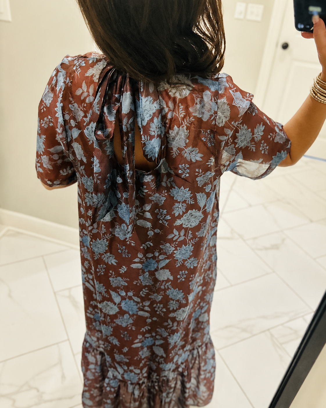Vintage Floral Ruffle Maxi Dress。